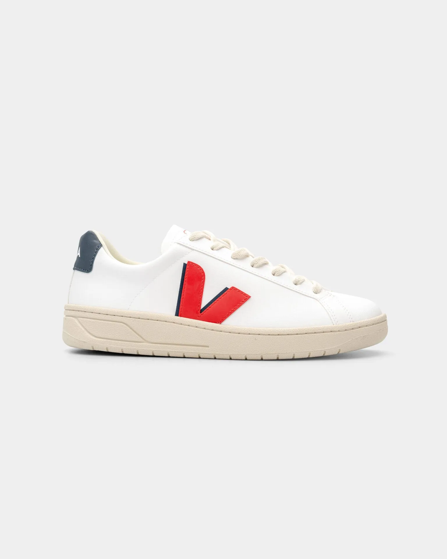 (Core) Veja Men’s Urca CWL Sneaker UW0703508B White Pekin Nautico