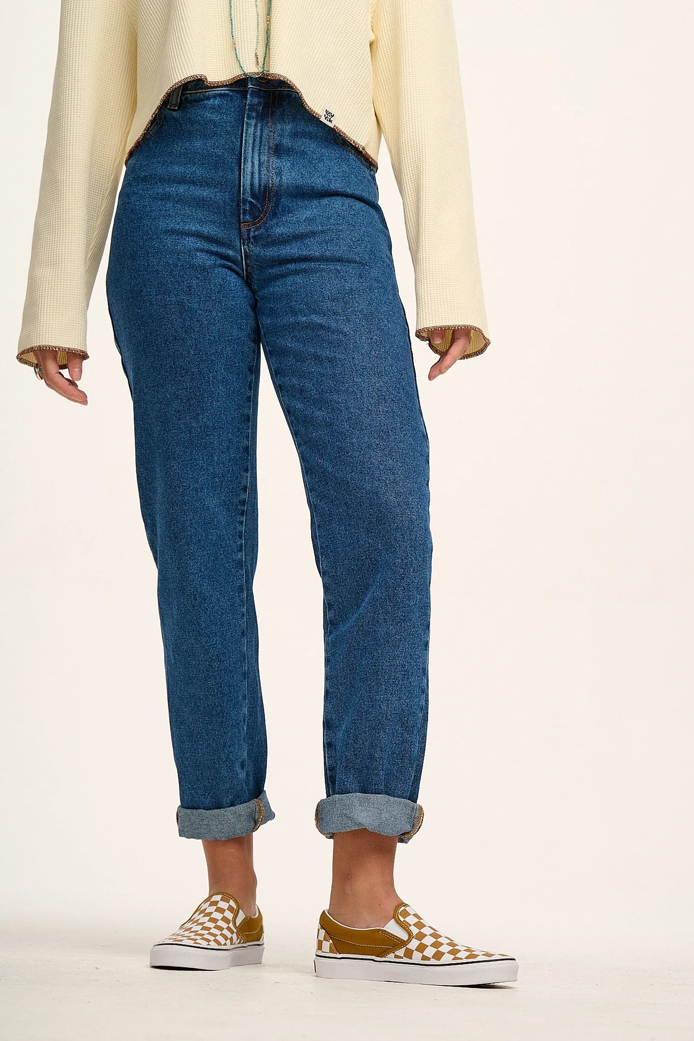 Dana - Mom Denim Jeans in Mid Wash Blue (Old Fit)