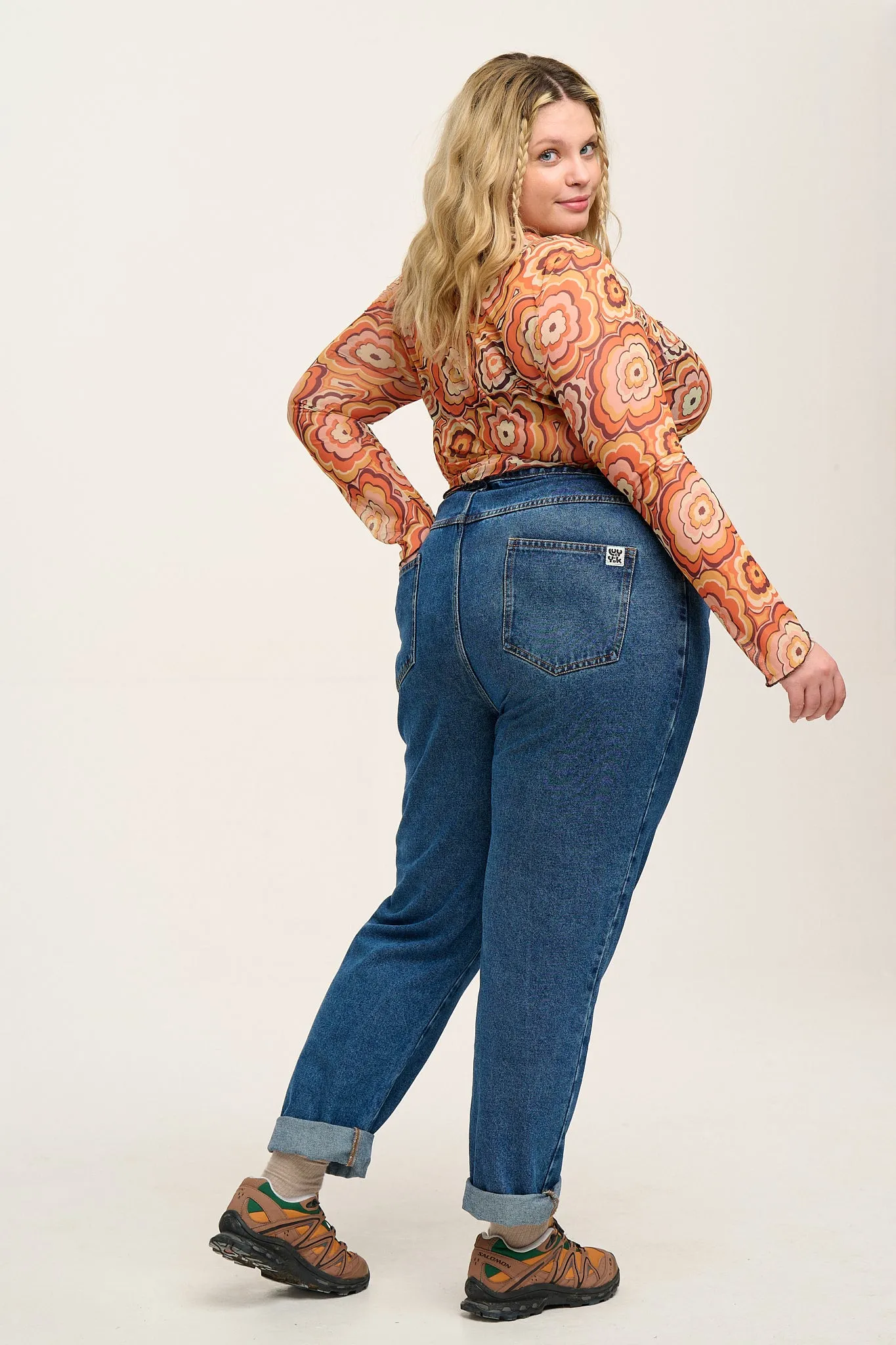 Dana - Mom Denim Jeans in Mid Wash Blue (Old Fit)