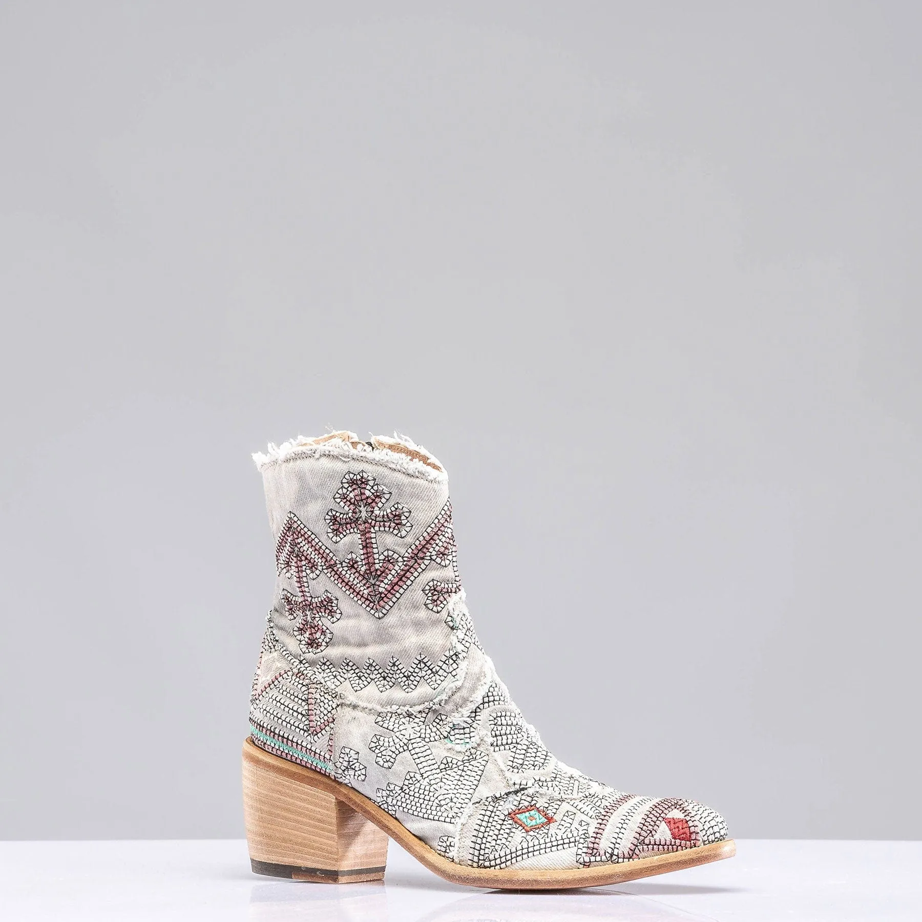 Minerva Boot In White W/ Blk & Pink Embroidery