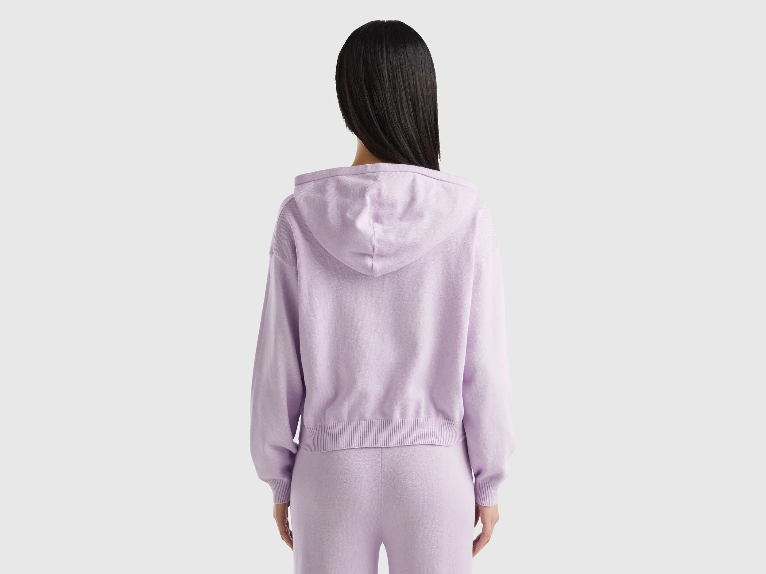 Sweater with hood and drawstring - Lilac | Benetton