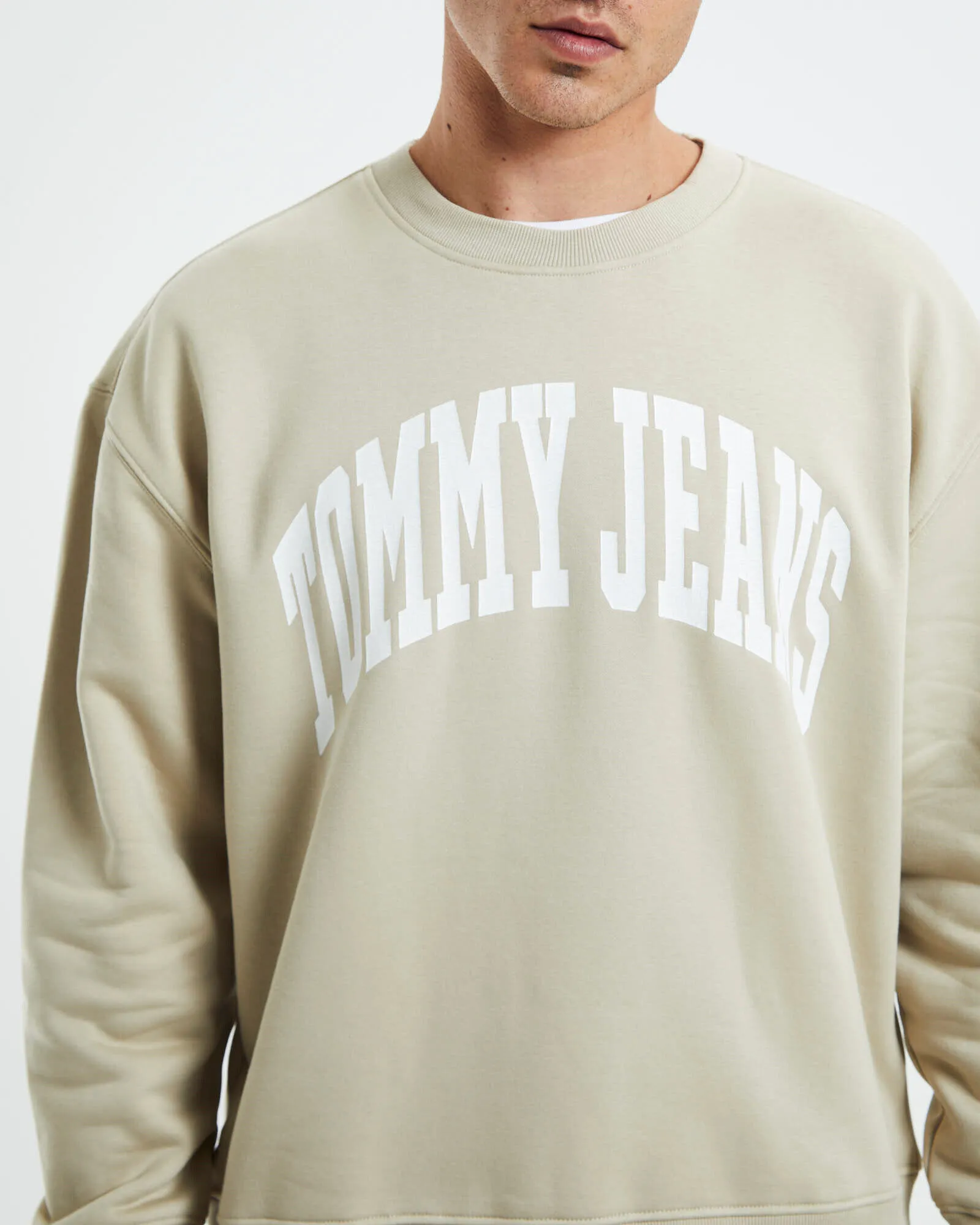 Tommy Jeans TJM College Crew Jumper Savannah Sand